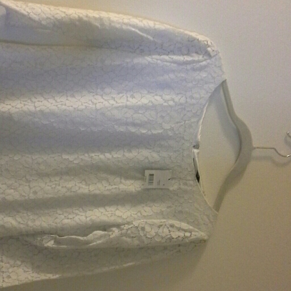 White flowered lace 3/4 sleeve dress